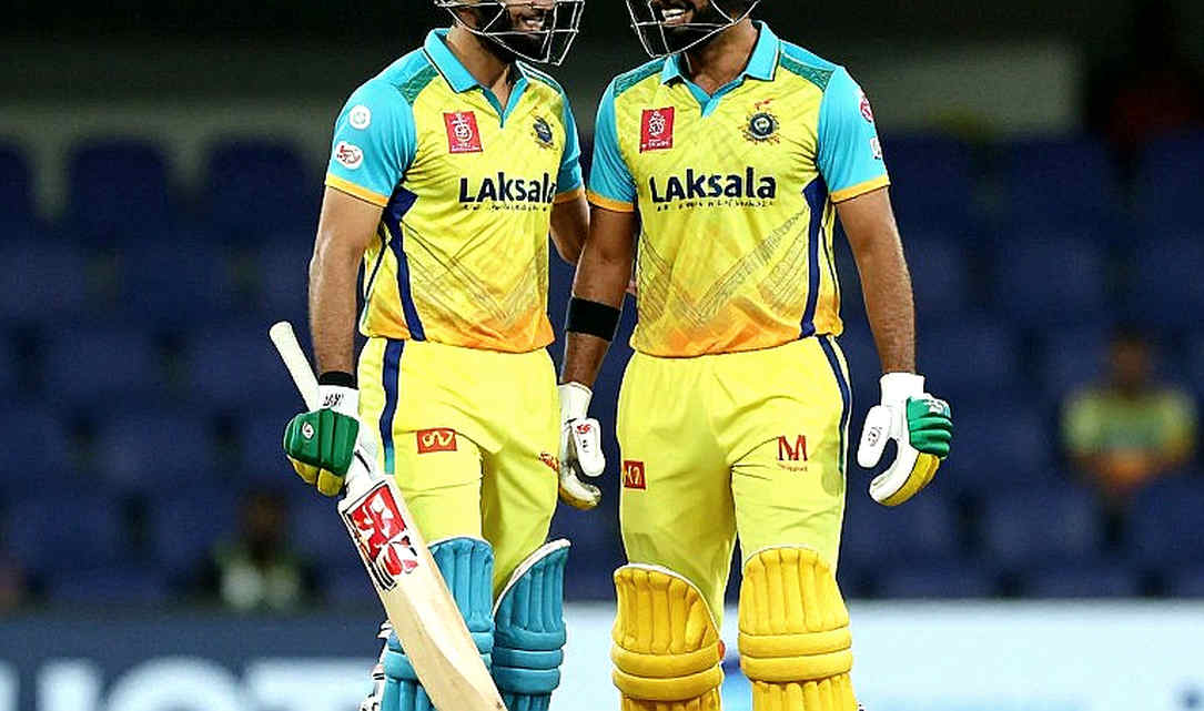 বরফের প্যাকেট আর স্ক্যানের অপেক্ষা: প্রথম টেস্টের আগে মুশফিকের হাত ও বাংলাদেশের অনিশ্চয়তার হিসাব